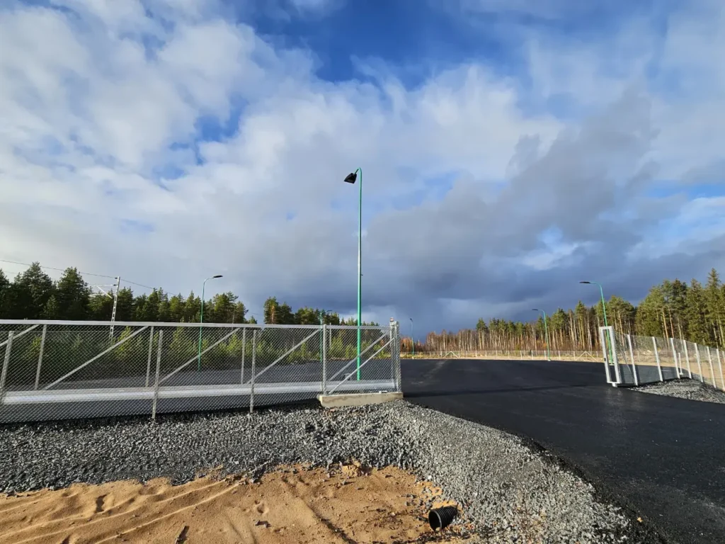 Kuva uudesta jäteaseman pihasta.